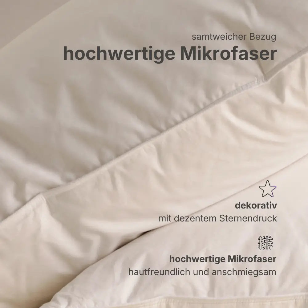 Detailaufnahme des Essential veganen Faser-Kissens mit weicher, gleichmäßig verteilter Füllung und hochwertiger Baumwollhülle