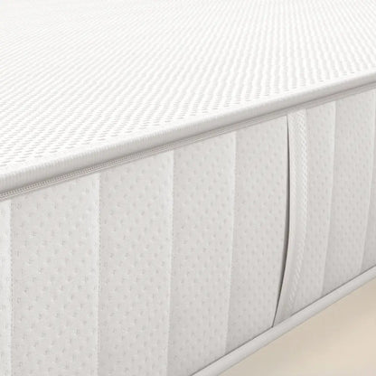 Detailansicht des atmungsaktiven Bezugs der Hybridschaum Wendematratze 18 cm