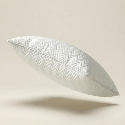 Premium Taschenfederkernkissen in Weiß, freigestellte Seitenansicht mit gesteppter Oberfläche