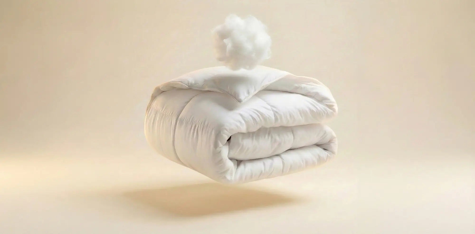 schwebende vegane Bettdecke mit einem Polyesterfaser-Bällchen darüber